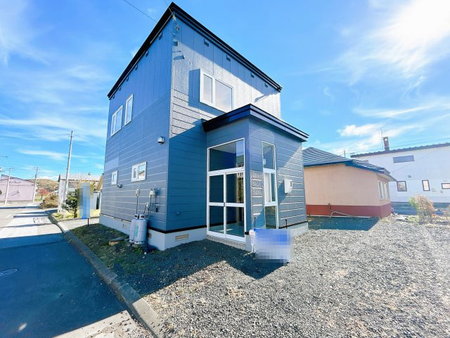 【外観】 | 北見市中ノ島町３丁目５－５　中古売家 | 価格には消費税、リフォーム費用を含みます。
