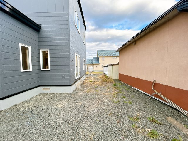 北見市中ノ島町３丁目５－５　中古売家のその他|【リフォーム済み】住宅に付いていた物置は解体し庭の木は伐採を行いました。