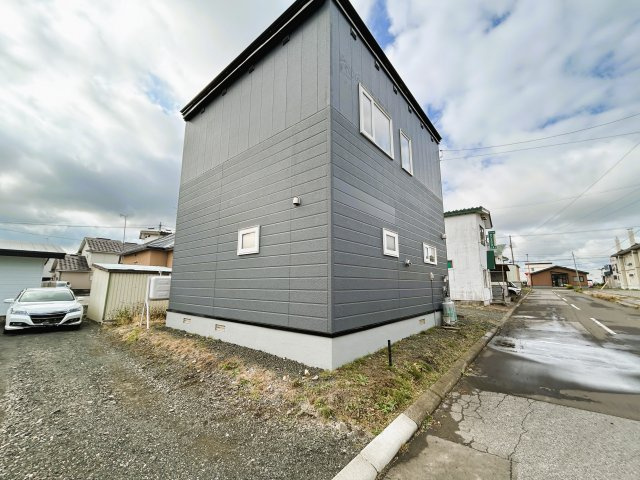 【外観】 | 北見市中ノ島町３丁目５－５　中古売家 | 【リフォーム済み】外観別アングルです。