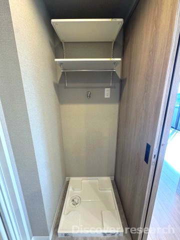 レクセル青戸のランドリースペース|【ランドリースペース】
上部に収納スペースがあり洗剤などを置いておくことができます。