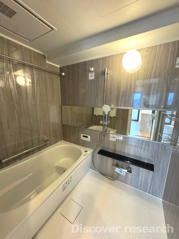 レクセル青戸の浴室|【浴室（追焚・換気乾燥機付）】
ワイドミラー、スライド式シャワーがあり小さなお子様でも安心してご使用できます。
換気乾燥機付きのため洗濯物も干せます♪