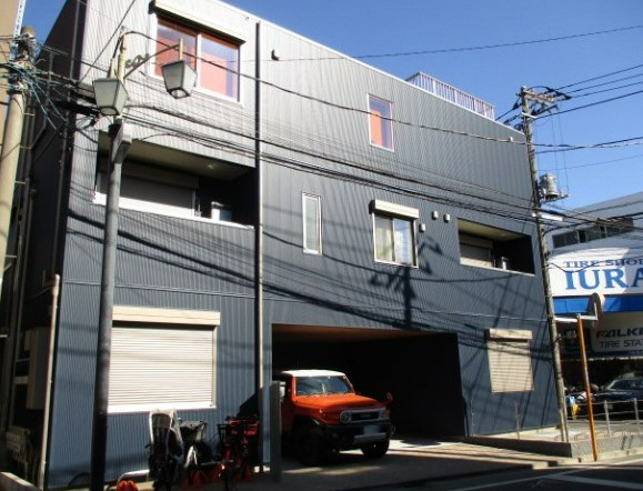 エスパシオ‐キューブルーの外観