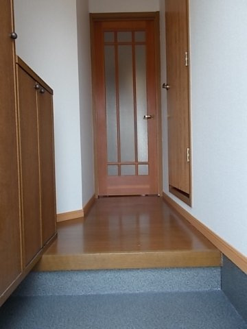 ソフィーナひがし野の玄関
