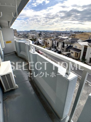 【バルコニー】 | 葵マンション | 外からの目が気にならないバルコニーで洗濯物が干せます