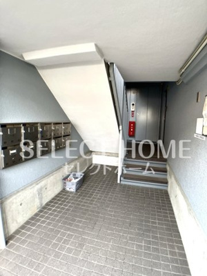 【エントランス】 | 葵マンション | 清潔なエントランスです