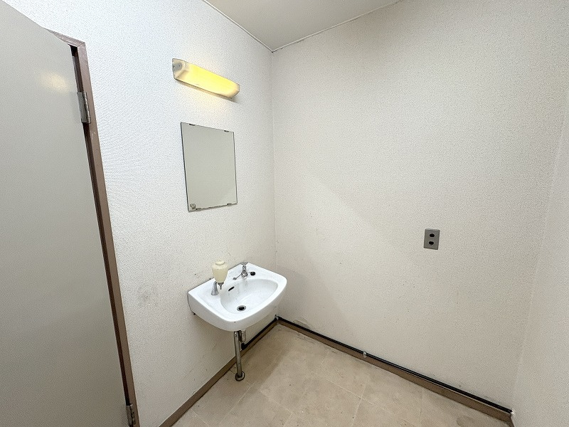 小牧キャッスルハイツ　事務所の独立洗面台|洗面所