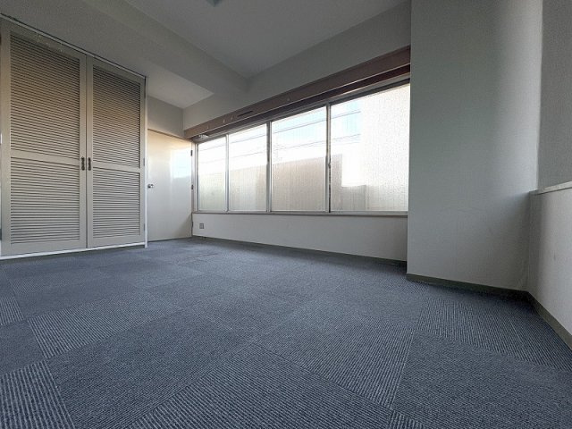 小牧キャッスルハイツ　事務所の内装|カーペット敷