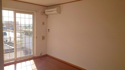 【居間・リビング】 | ウエスト・ヴィオラ・カ－サⅡ | リビングです