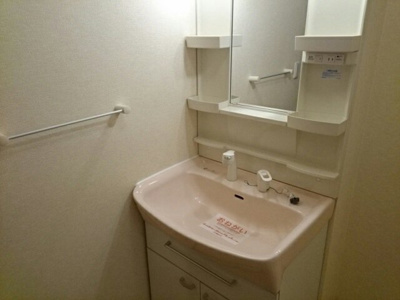 【洗面所】 | ウエスト・ヴィオラ・カ－サⅡ | コンパクトで使いやすい洗面所