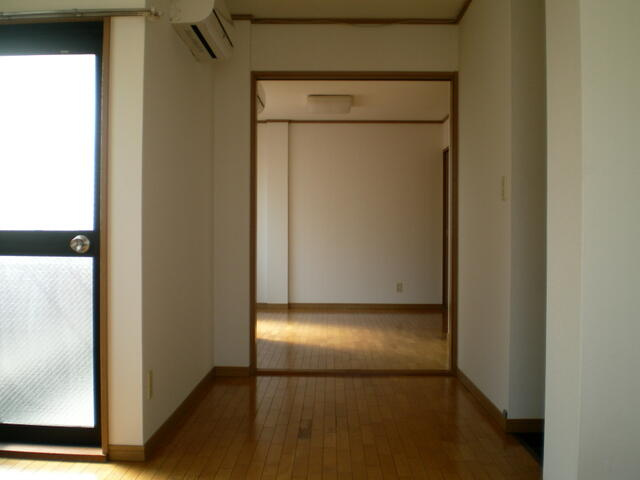 綿貫ビルの居間・リビング