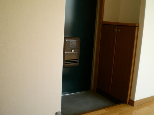 綿貫ビルの玄関