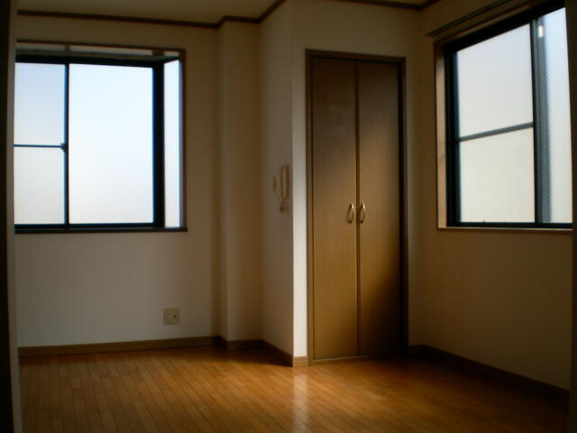 綿貫ビルの洋室