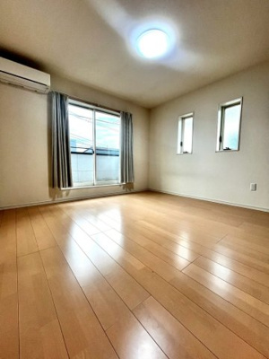 【洋室】 | 熊本市南区良町一丁目 戸建て | 落ち着いた色調の洋室です