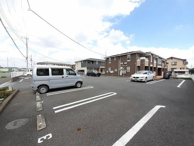 ブルーシャトーの駐車場