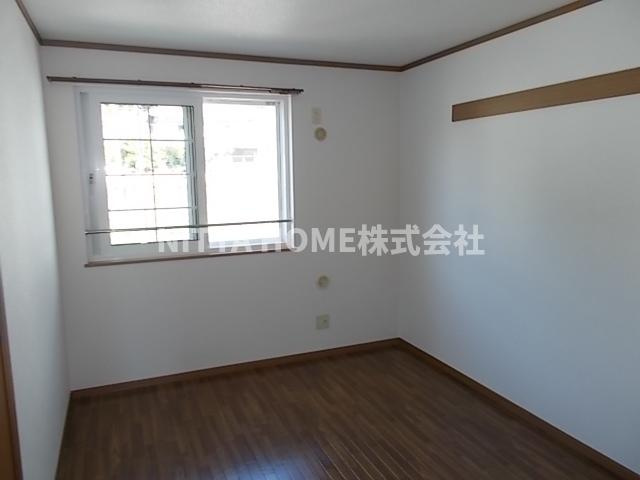 ガルテン　ヒューゲルⅡの内装|6.2帖の広い洋室です(*^-^*)