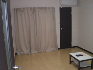 【居間・リビング】 | レオネクスト内町 | 廊下側から