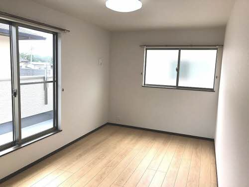 光市室積新開２丁目貸家の洋室