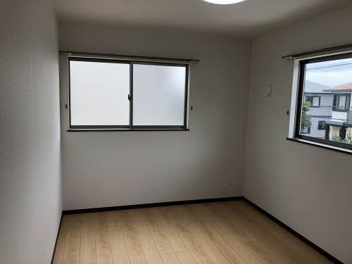 光市室積新開２丁目貸家の洋室