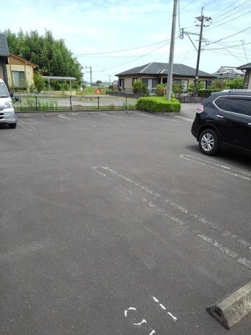 プリムローズヴィラＤの駐車場