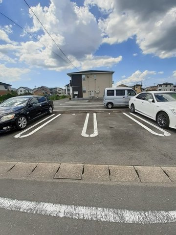 グレイスフルヒロ弐番館の駐車場