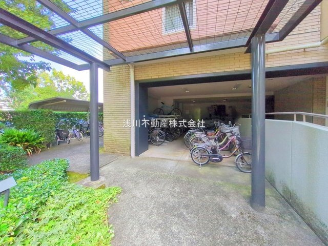 南大沢学園一番街１号棟の駐輪場|～駐輪場～