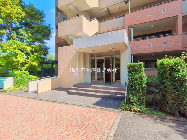 南大沢学園一番街１号棟のエントランス|～管理形態は全部委託式　キレイにメンテナンスされているマンションです～