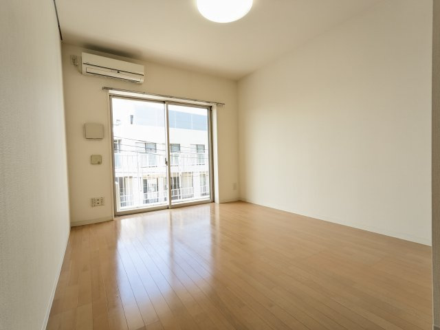 ガーデン荏原中延の居間・リビング