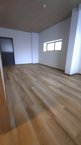 東大阪市高井田西1丁目　中古戸建の洋室