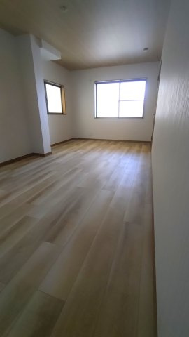 東大阪市高井田西1丁目　中古戸建の洋室