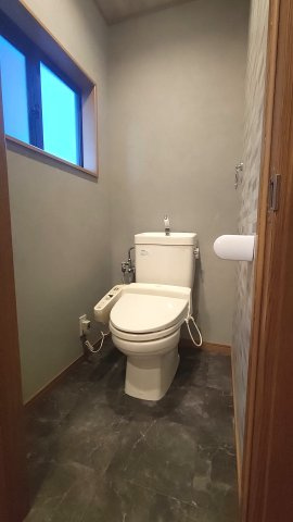 東大阪市高井田西1丁目　中古戸建のトイレ