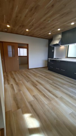 東大阪市高井田西1丁目　中古戸建の居間・リビング