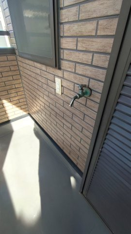 東大阪市高井田西1丁目　中古戸建のバルコニー