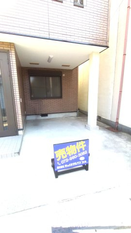 東大阪市高井田西1丁目　中古戸建の駐車場