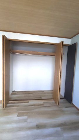 東大阪市高井田西1丁目　中古戸建の収納|寝室