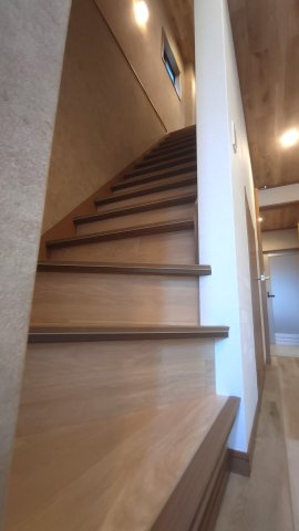 東大阪市高井田西1丁目　中古戸建の内装|1階から2階