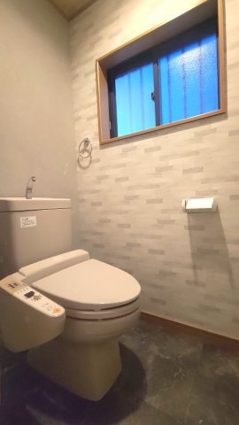 東大阪市高井田西1丁目　中古戸建のトイレ