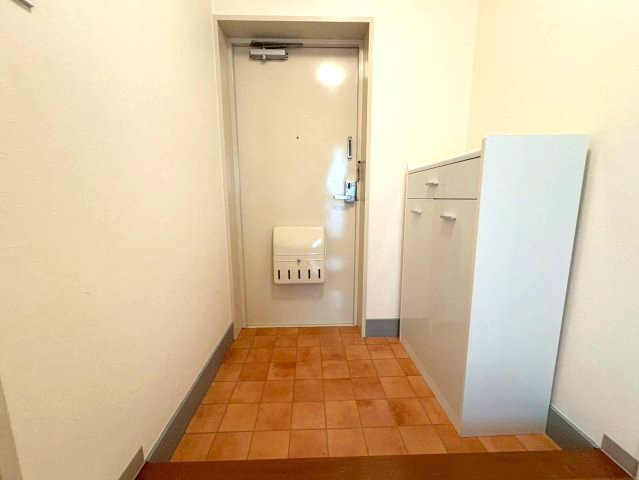 峰塚マンションの玄関
