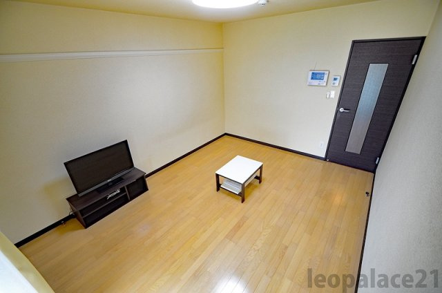 レオネクストブラウニー国立の居間・リビング|設備・仕様は号室により異なる為、現況を優先致します。