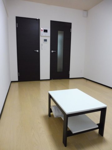 クレイノフロレゾン立川の居間・リビング