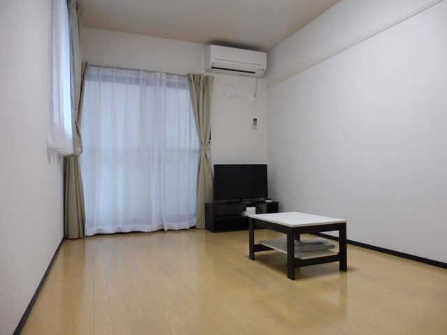 クレイノフロレゾン立川の居間・リビング