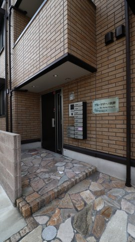 ブルマリーノ衣掛のエントランス