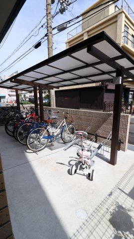 ブルマリーノ衣掛の駐車場