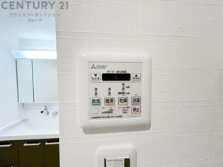 暖房機能があるため、冬場でも温かい浴室で入浴でき、乾燥機能があるため、水気を素早く取り除けます。また、換気機能があるため、湿気を素早く排出してカビや雑菌の発生を防ぐことができます。