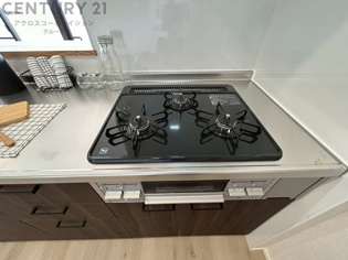 多数の調理器具を同時に使用でき、料理の効率化が可能。省エネで節約になり、様々な料理スタイルに適応できます。また、火力調整が独立しており、手入れや掃除もしやすく、今よりもっとお料理が楽しくなるかも。