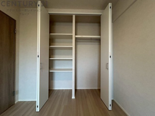 衣類やアクセサリー、小物類の収納が便利で整理整頓がしやすく、部屋の美観を保ちつつ、スペースを最大限に活用できます。衣服のしわやダメージを防ぎ、長持ちさせることができます。