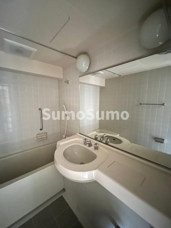 芦屋市三条町の賃貸マンションの洗面所