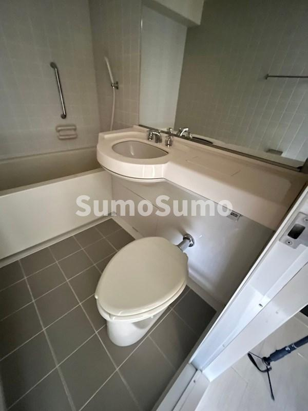 芦屋市三条町の賃貸マンションのトイレ