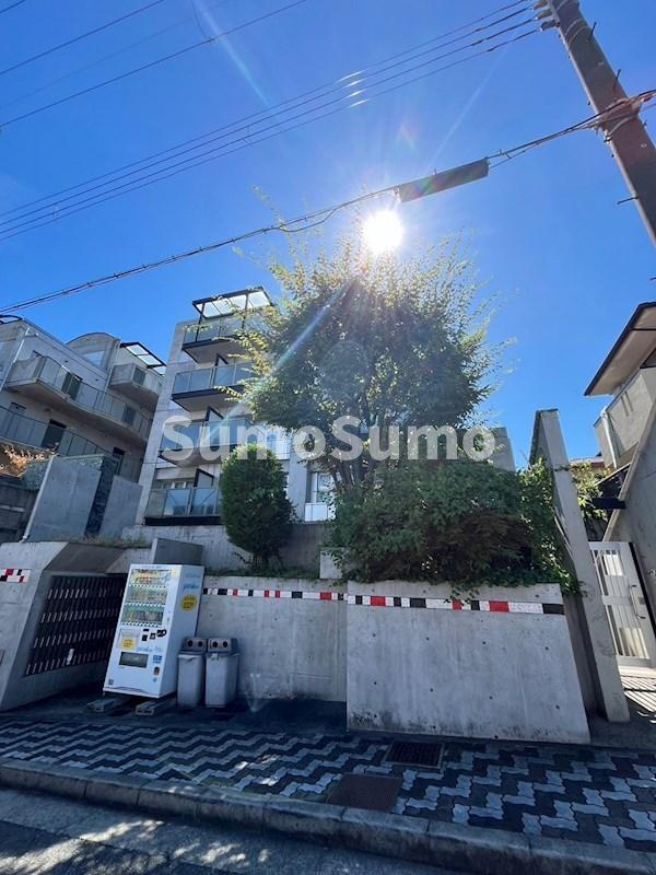 芦屋市三条町の賃貸マンションの外観