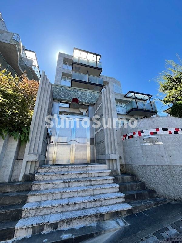 芦屋市三条町の賃貸マンションの外観