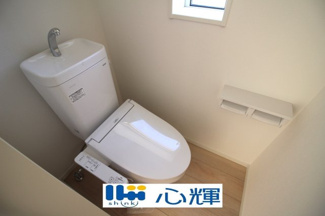 【トイレ】 | クレイドルガーデン宇部市際波第６ １期（５号棟） | 洗浄付き、暖房付き便座が魅力的。毎日使用する場所だから、清潔な空間であって頂けるよう配慮しました。